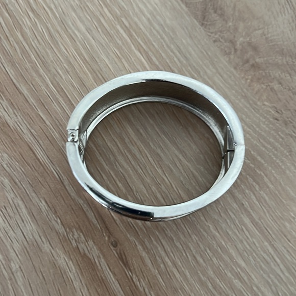 Cuff bracelet - Picture 5 of 8